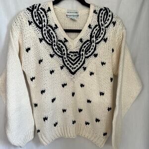 Currants Knitted by hand knit sweater women’s size Small white blue preppy VTG